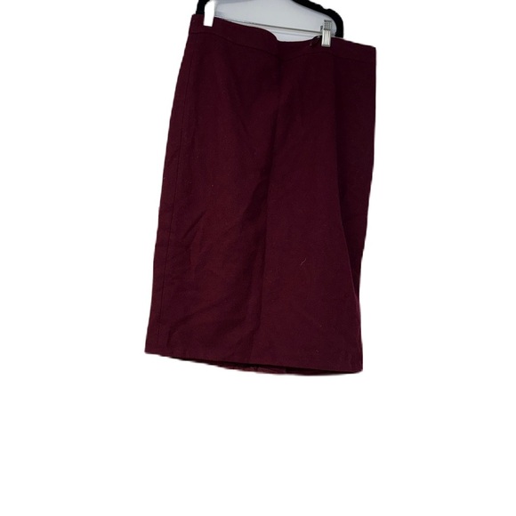 Elegant Women's Skirt Set - snakeskin Black, Burgundy, and Olive - Picture 4 of 6